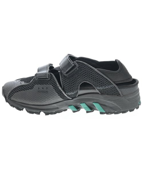 adidas 運動鞋