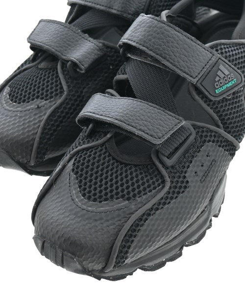 adidas 運動鞋