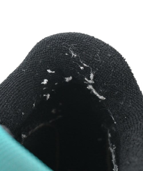 adidas 運動鞋