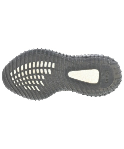 adidas 運動鞋