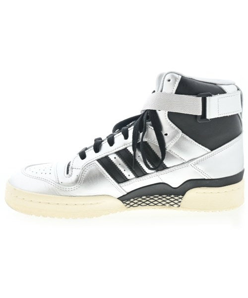 adidas 運動鞋