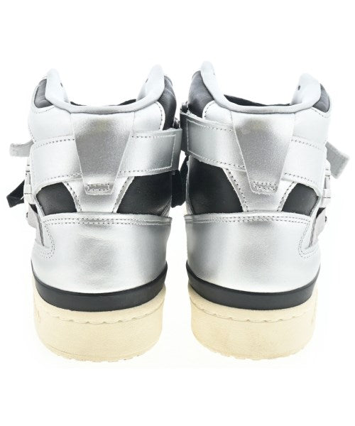 adidas 運動鞋