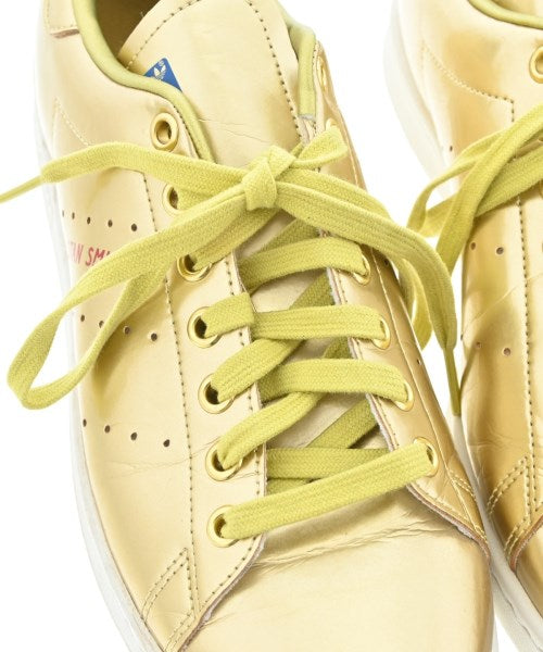adidas 運動鞋
