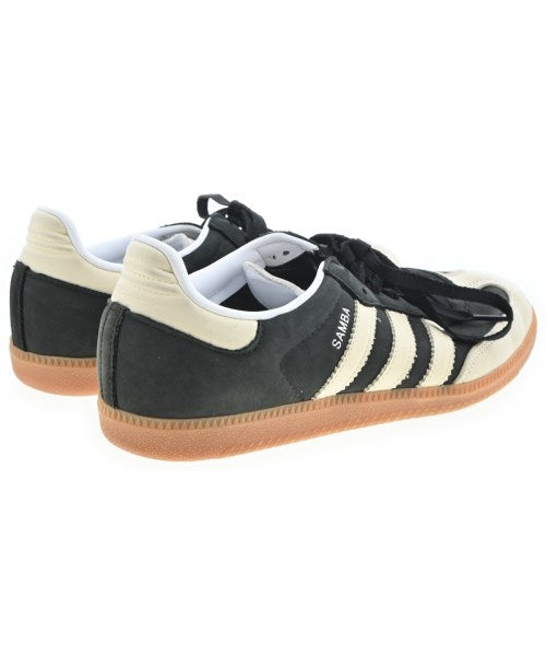adidas 運動鞋