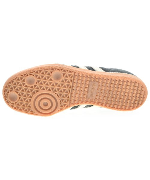 adidas 運動鞋
