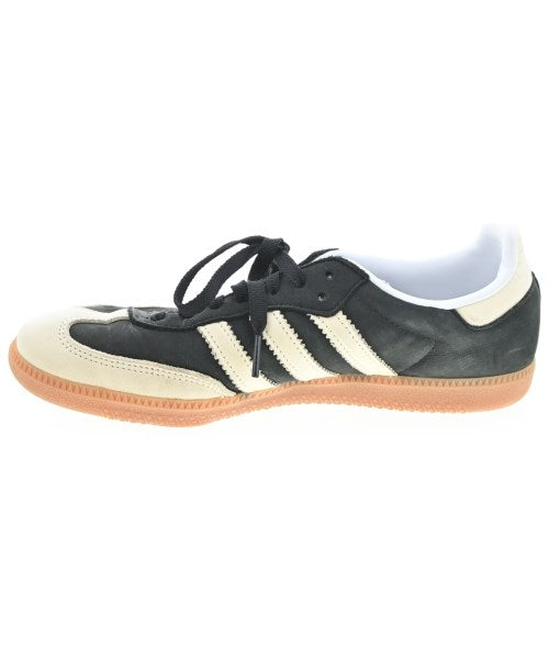 adidas 運動鞋