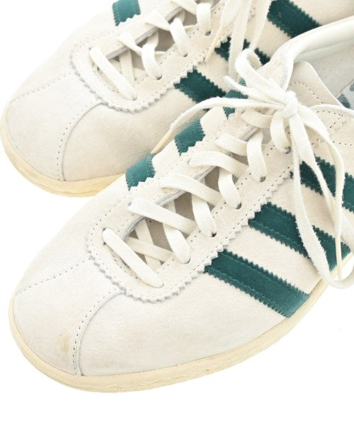 adidas 運動鞋