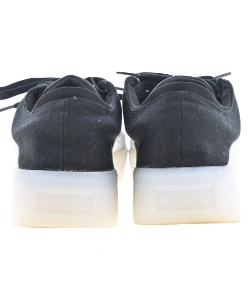 adidas 運動鞋