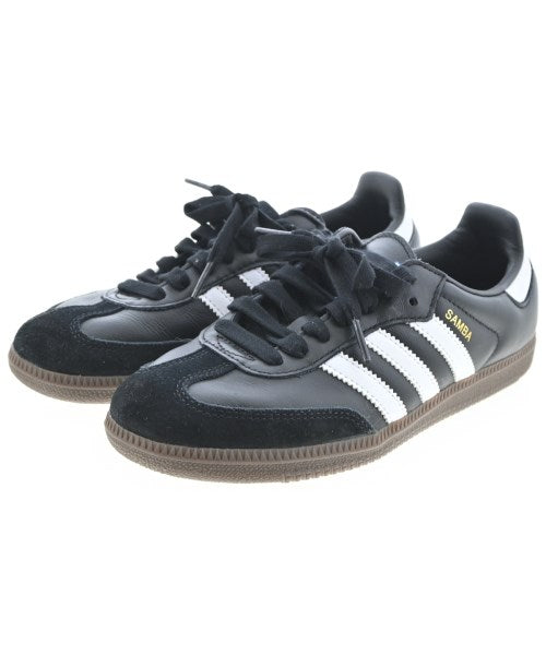 adidas 運動鞋