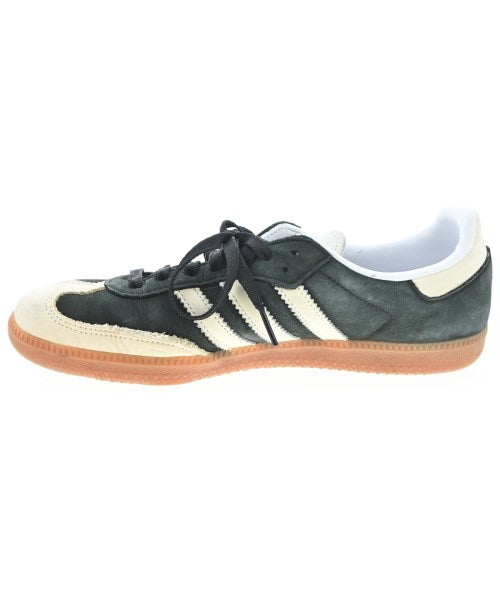 adidas 運動鞋