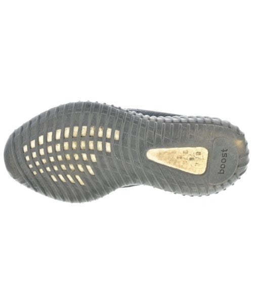 adidas 運動鞋
