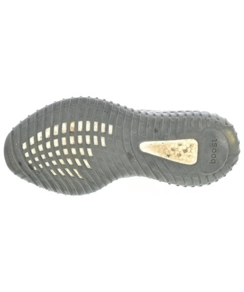 adidas 運動鞋