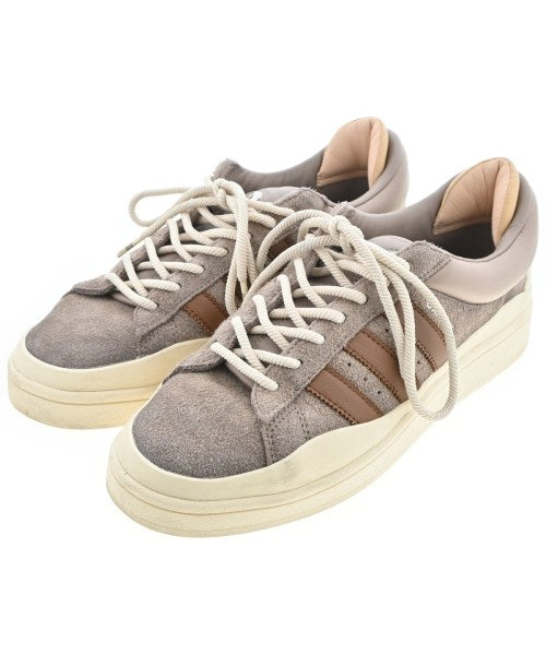 adidas 運動鞋