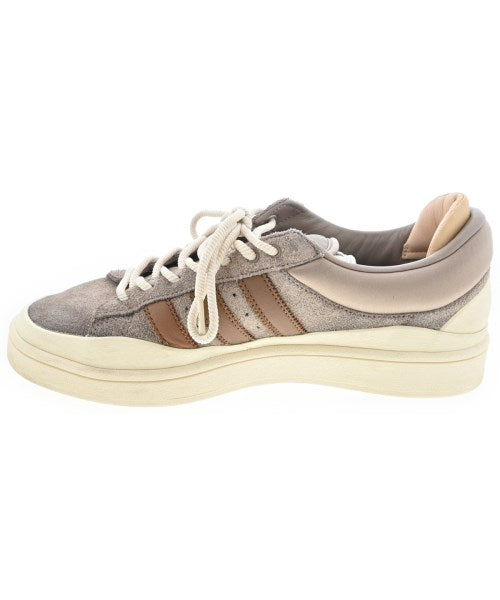 adidas 運動鞋