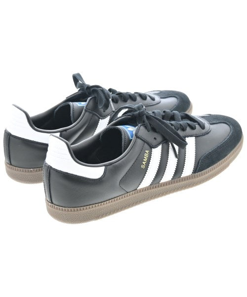 adidas 運動鞋
