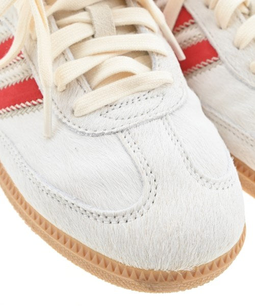 adidas 運動鞋