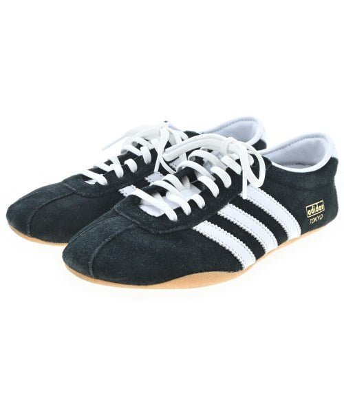 adidas 運動鞋