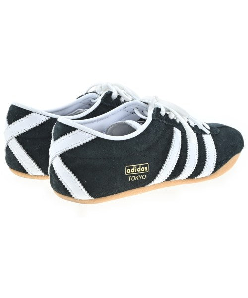 adidas 運動鞋
