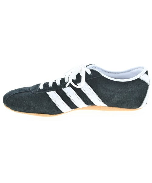adidas 運動鞋