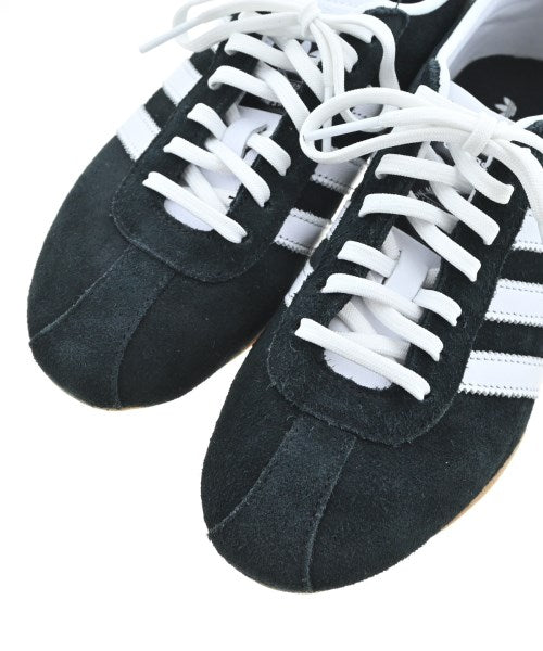 adidas 運動鞋