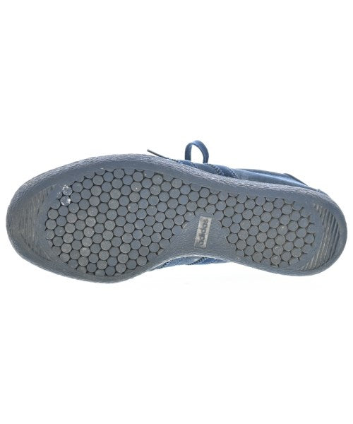adidas 運動鞋