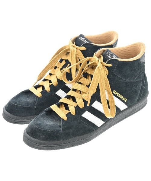 adidas 運動鞋