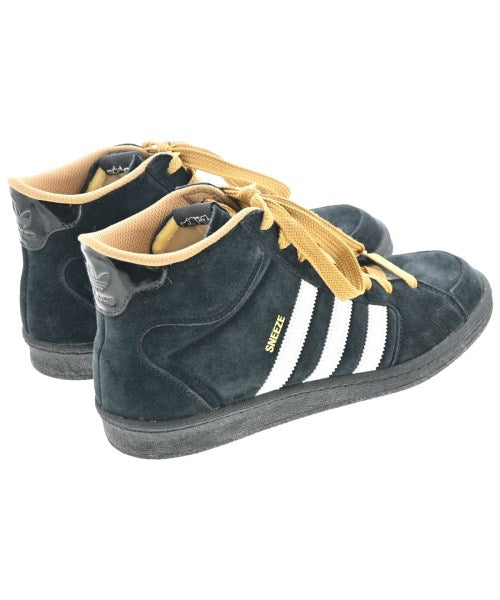 adidas 運動鞋