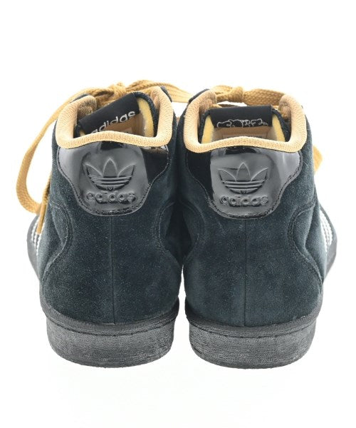adidas 運動鞋