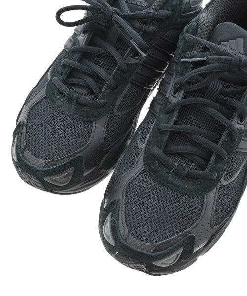 adidas 運動鞋