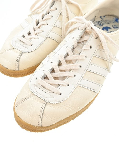 adidas 運動鞋