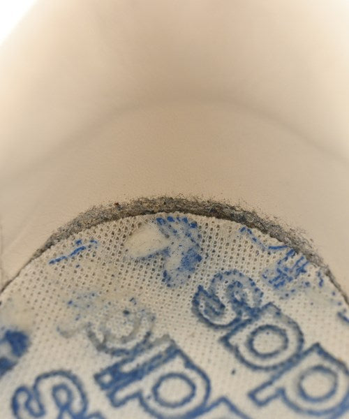 adidas 運動鞋