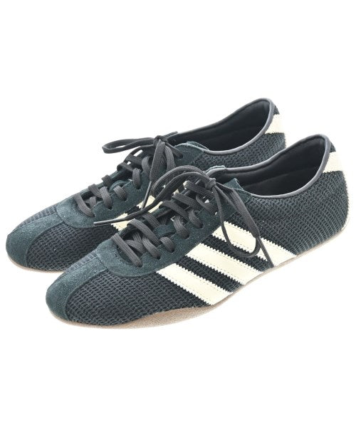 adidas 運動鞋