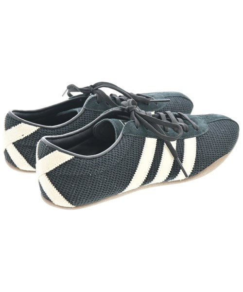 adidas 運動鞋