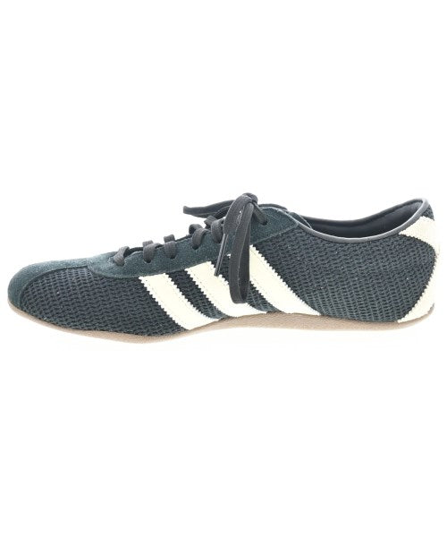 adidas 運動鞋