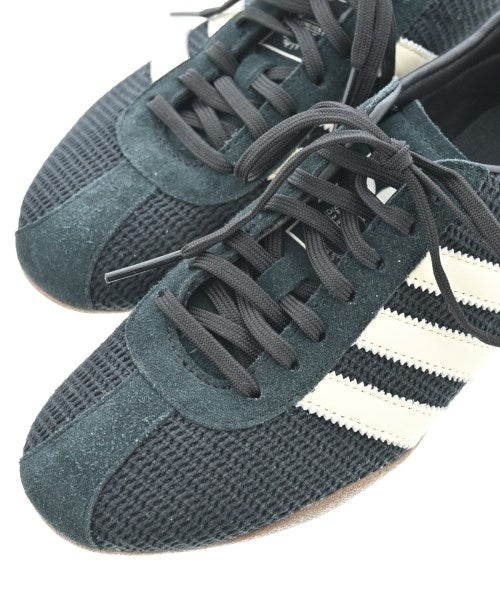 adidas 運動鞋