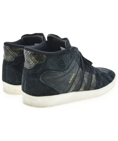 adidas 運動鞋