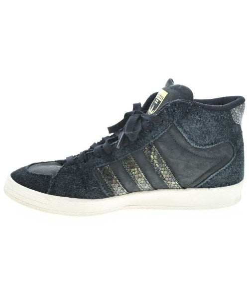 adidas 運動鞋