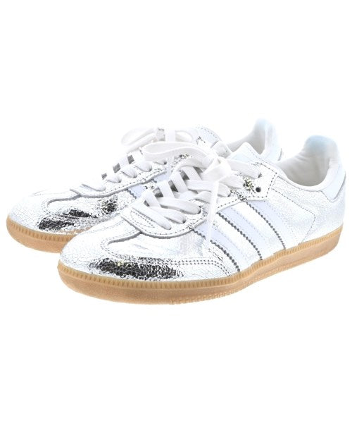 adidas 運動鞋