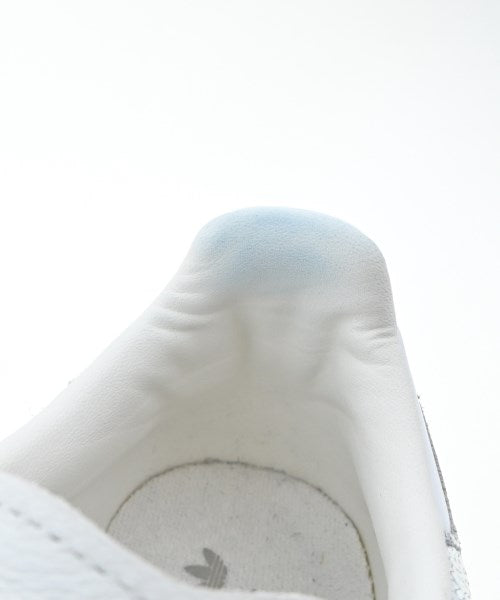 adidas 運動鞋