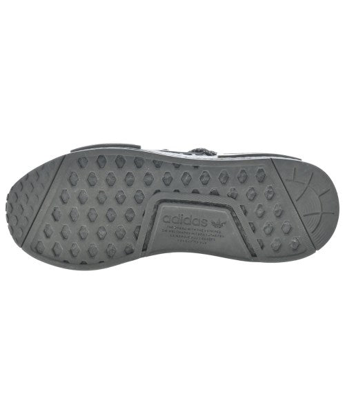 adidas 運動鞋