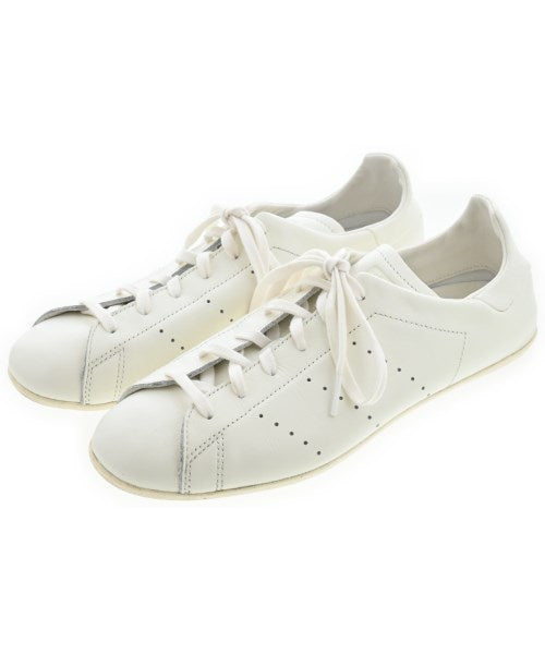 adidas 運動鞋