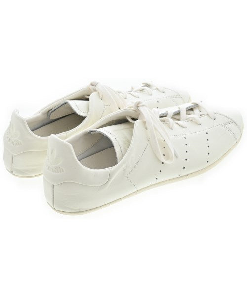 adidas 運動鞋