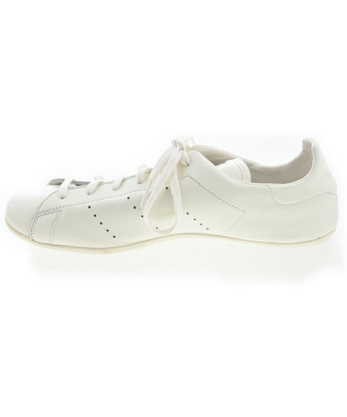 adidas 運動鞋