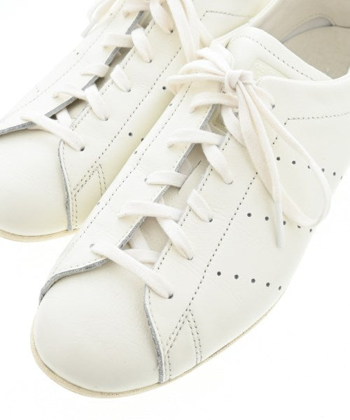 adidas 運動鞋