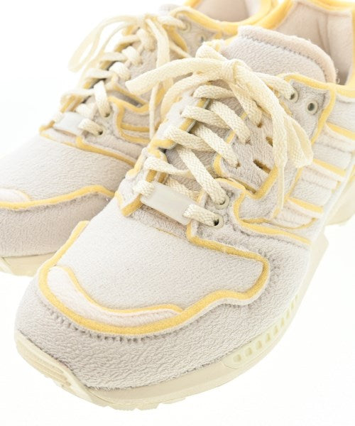 adidas 運動鞋