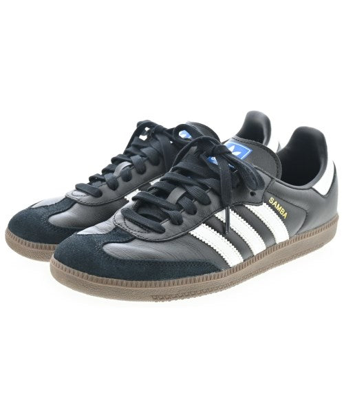 adidas 運動鞋