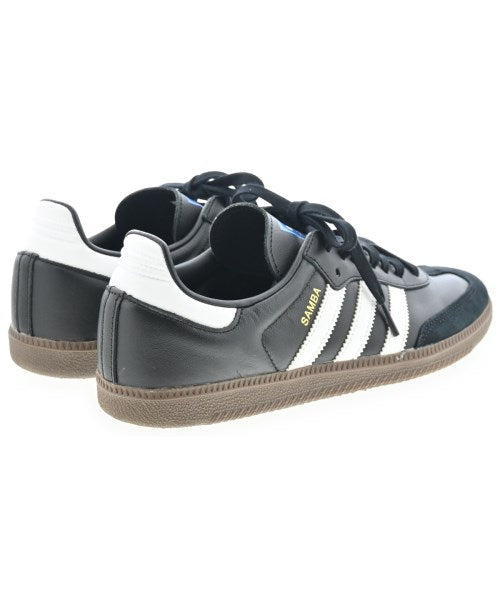 adidas 運動鞋