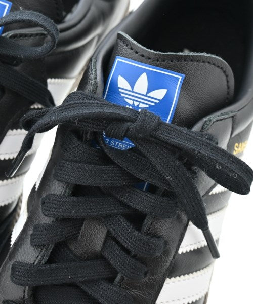 adidas 運動鞋