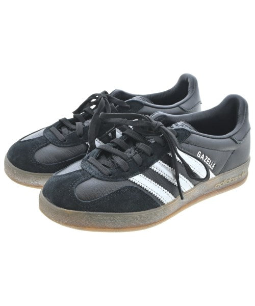 adidas 運動鞋