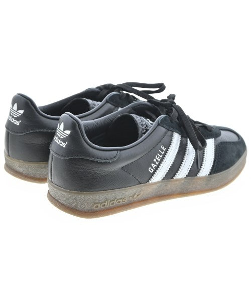 adidas 運動鞋